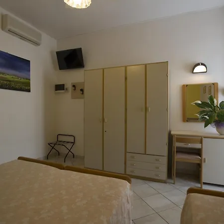 Hotell Desiree 3*